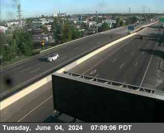 Traffic Camera Image from I-5 at NB I-5 S/O Charter Way