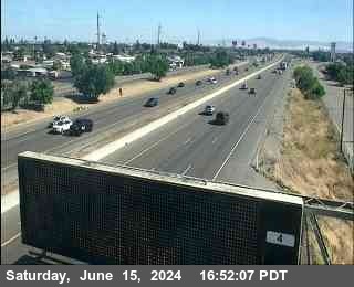 Traffic Camera Image from I-5 at SB I-5 N/O Louise Ave