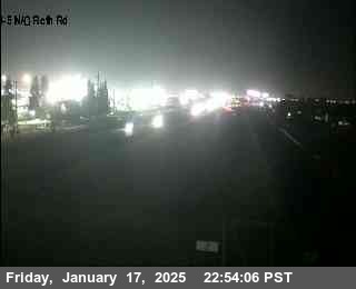 Traffic Camera Image from I-5 at SB I-5 N/O Roth Rd