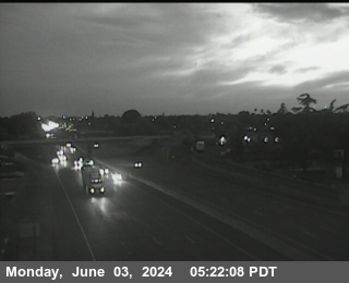 Traffic Camera Image from SR-99 at SB SR-99 N/O Golden Gate Ave