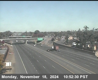 Traffic Camera Image from SR-99 at SB SR-99 N/O Golden Gate Ave