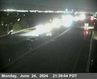 Traffic Camera Image from I-205 at WB I-205 East of MacArthur Drive