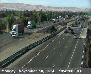 Traffic Camera Image from I-205 at WB I-205 East of MacArthur Drive