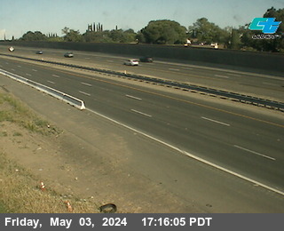 Traffic Camera Image from I-205 at WB I-205 MacArthur Drive RWIS