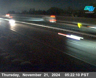 Traffic Camera Image from I-205 at WB I-205 MacArthur Drive RWIS