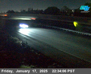 Traffic Camera Image from I-205 at WB I-205 MacArthur Drive RWIS