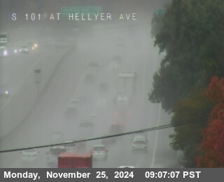 Traffic Camera Image from US-101 at TVC67 -- US-101 : S101 at Hellyer Av